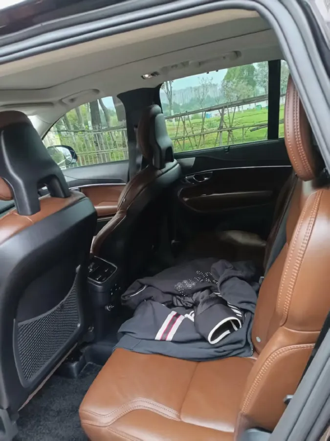 2020 Volvo XC90 2.0T 320HP L4 8AT,autocango,china used car exporter,china ev exporter,chinese used car exporter,chinese used ev exporter