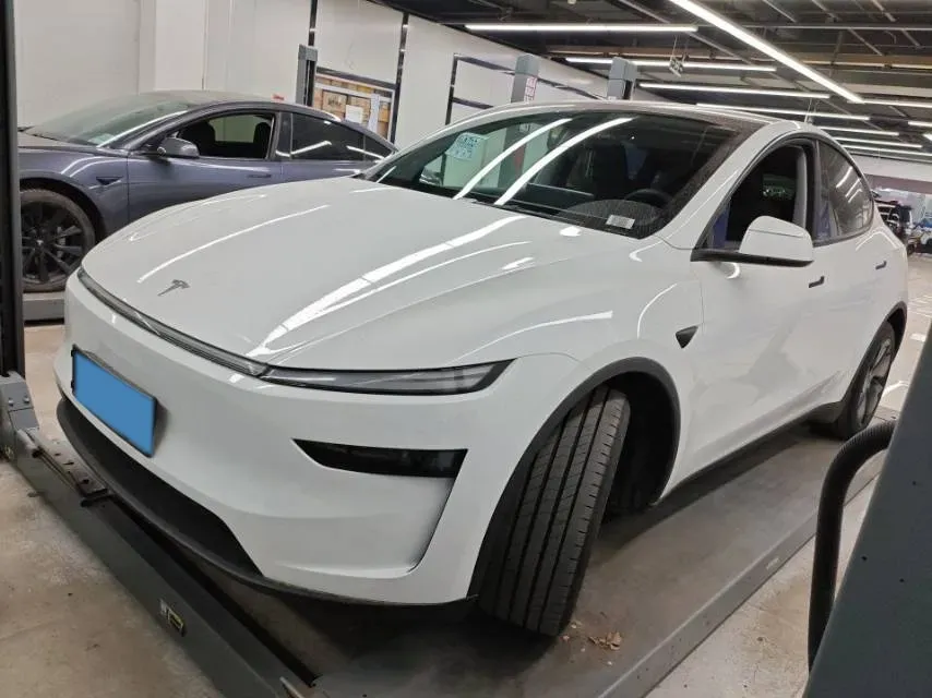 2025 Tesla Model Y BEV 62.5KWH,autocango,china used car exporter,china ev exporter,chinese used car exporter,chinese used ev exporter