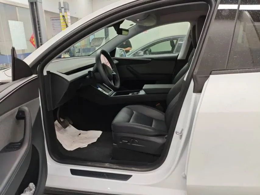 2025 Tesla Model Y BEV 62.5KWH,autocango,china used car exporter,china ev exporter,chinese used car exporter,chinese used ev exporter