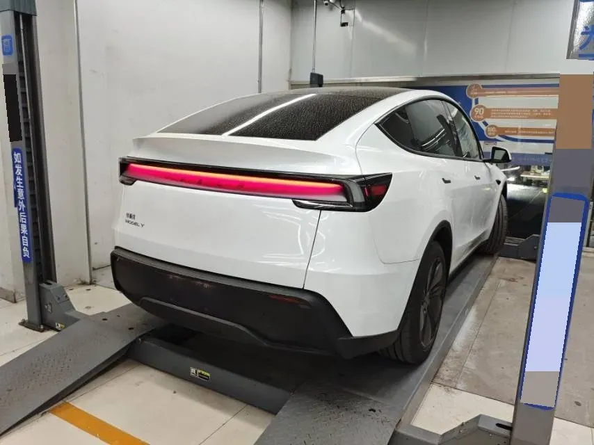 2025 Tesla Model Y BEV 62.5KWH,autocango,china used car exporter,china ev exporter,chinese used car exporter,chinese used ev exporter