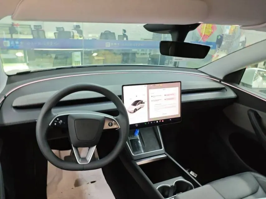 2025 Tesla Model Y BEV 62.5KWH,autocango,china used car exporter,china ev exporter,chinese used car exporter,chinese used ev exporter