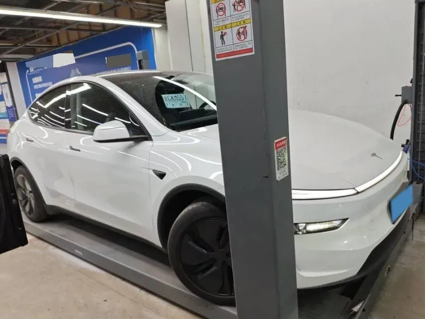 2025 Tesla Model Y BEV 62.5KWH,autocango,china used car exporter,china ev exporter,chinese used car exporter,chinese used ev exporter