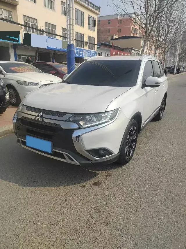 2019 Mitsubishi Outlander 2.0L 166HP L4 CVT,autocango,china used car exporter,china ev exporter,chinese used car exporter,chinese used ev exporter