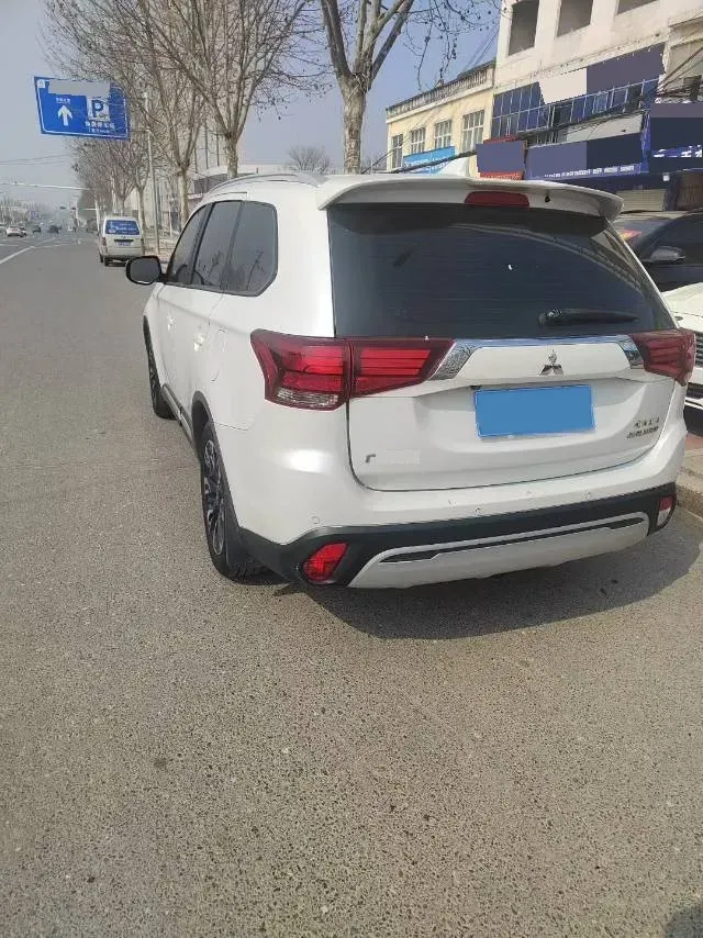 2019 Mitsubishi Outlander 2.0L 166HP L4 CVT,autocango,china used car exporter,china ev exporter,chinese used car exporter,chinese used ev exporter