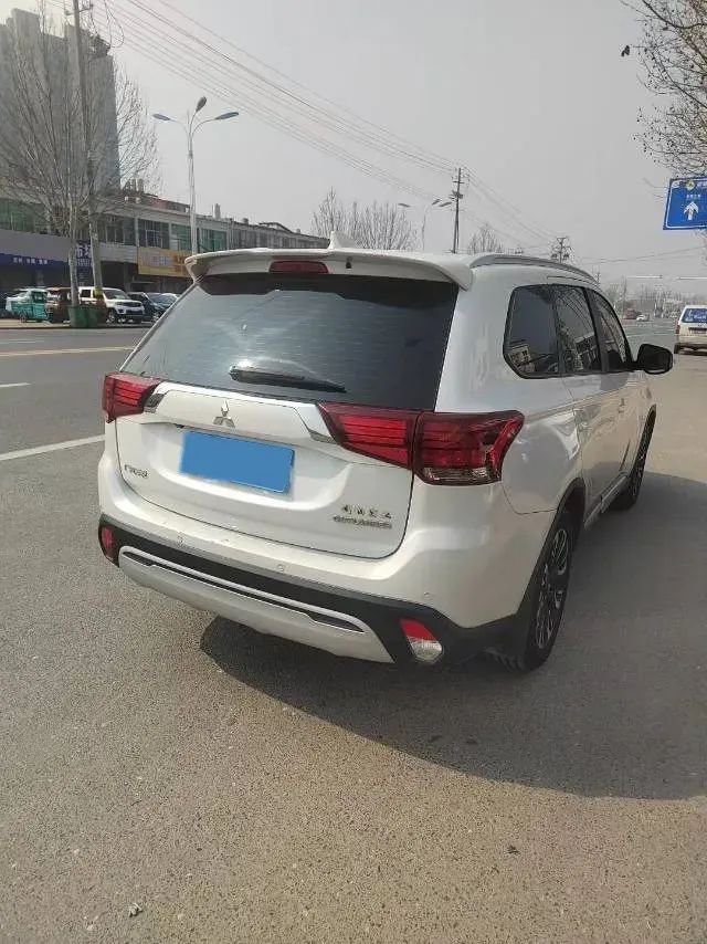 2019 Mitsubishi Outlander 2.0L 166HP L4 CVT,autocango,china used car exporter,china ev exporter,chinese used car exporter,chinese used ev exporter