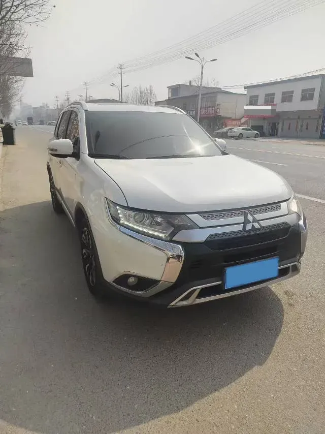 2019 Mitsubishi Outlander 2.0L 166HP L4 CVT,autocango,china used car exporter,china ev exporter,chinese used car exporter,chinese used ev exporter