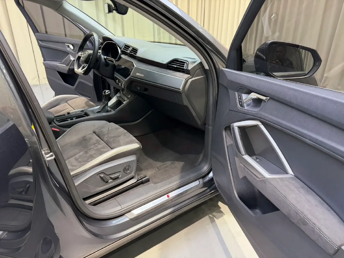 2022 Audi Q3 1.4T 150HP L4 7DCT,autocango,china used car exporter,china ev exporter,chinese used car exporter,chinese used ev exporter