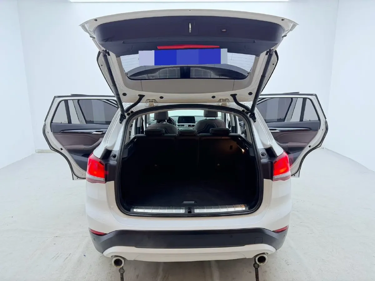 2021 BMW X1 1.5T 140HP L3 7DCT,autocango,china used car exporter,china ev exporter,chinese used car exporter,chinese used ev exporter