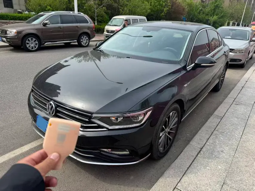 2020 Volkswagen Magotan 2.0T 186HP L4 7DCT,autocango,china used car exporter,china ev exporter,chinese used car exporter,chinese used ev exporter