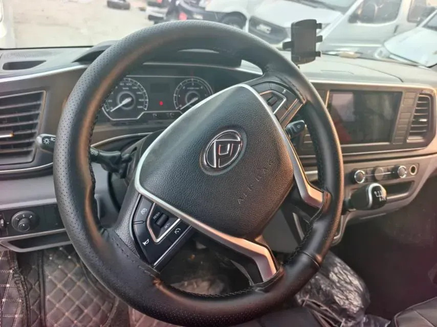 2021 MAXUS XinTu V80 2.0T 139HP L4 6MT,autocango,china used car exporter,china ev exporter,chinese used car exporter,chinese used ev exporter