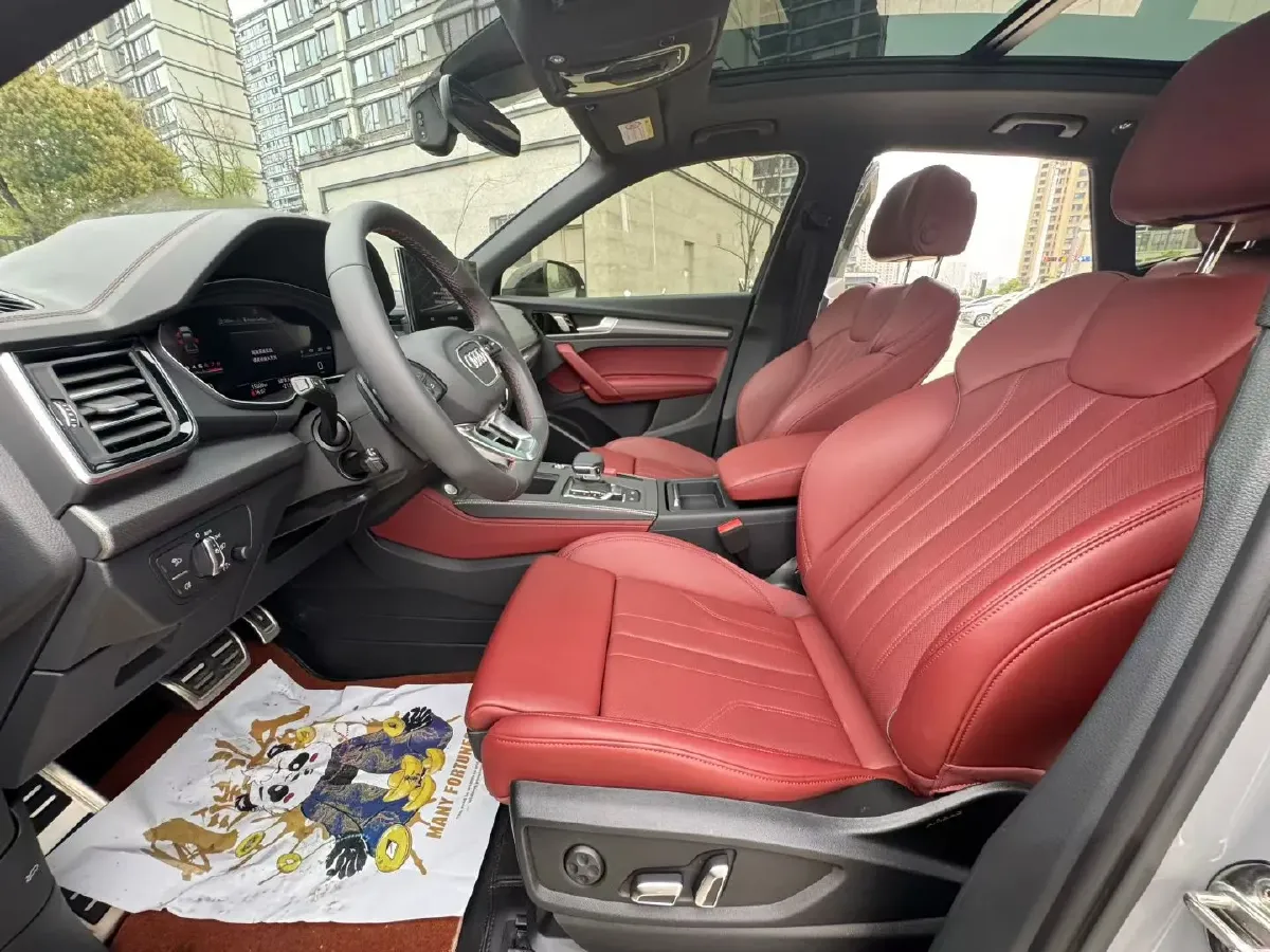 2025 Audi Q5L 2.0T 190HP L4 7DCT,autocango,china used car exporter,china ev exporter,chinese used car exporter,chinese used ev exporter