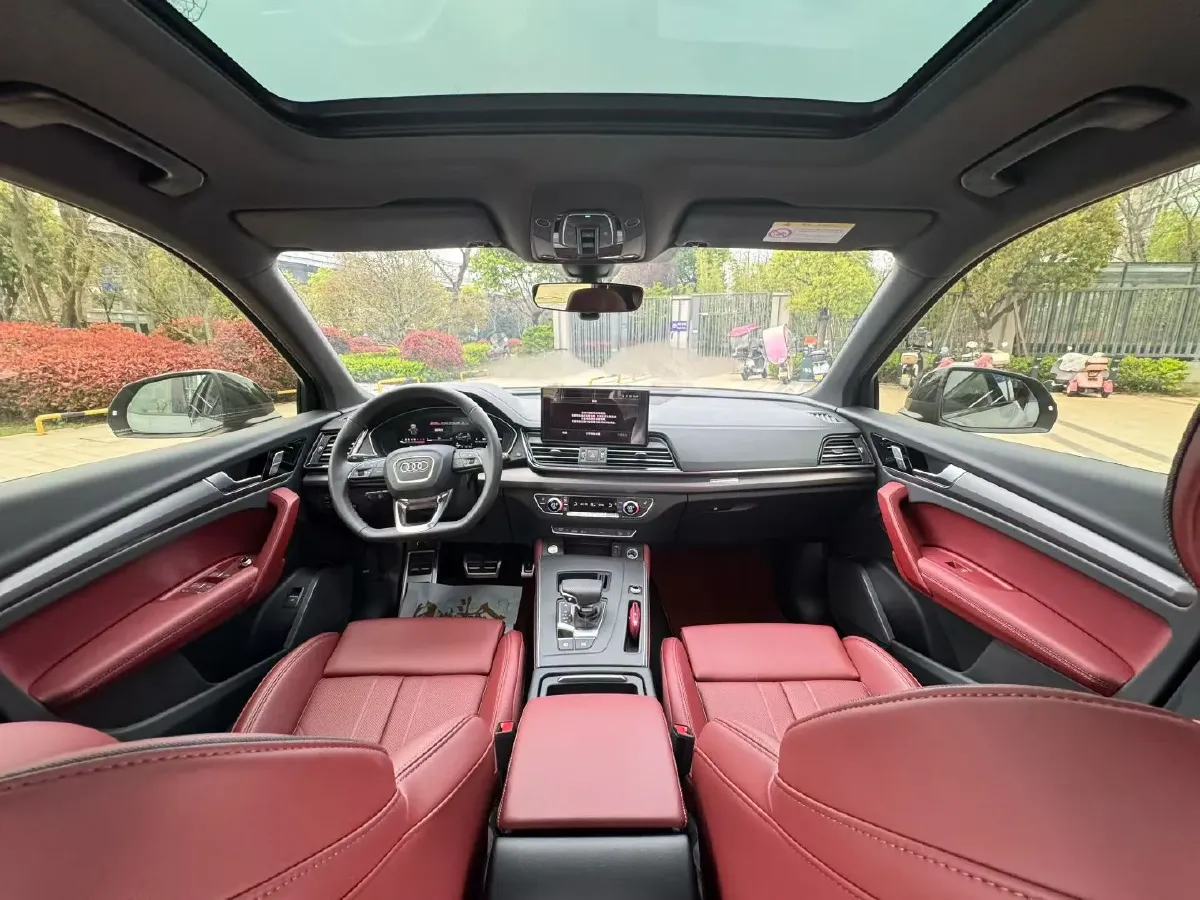 2025 Audi Q5L 2.0T 190HP L4 7DCT,autocango,china used car exporter,china ev exporter,chinese used car exporter,chinese used ev exporter