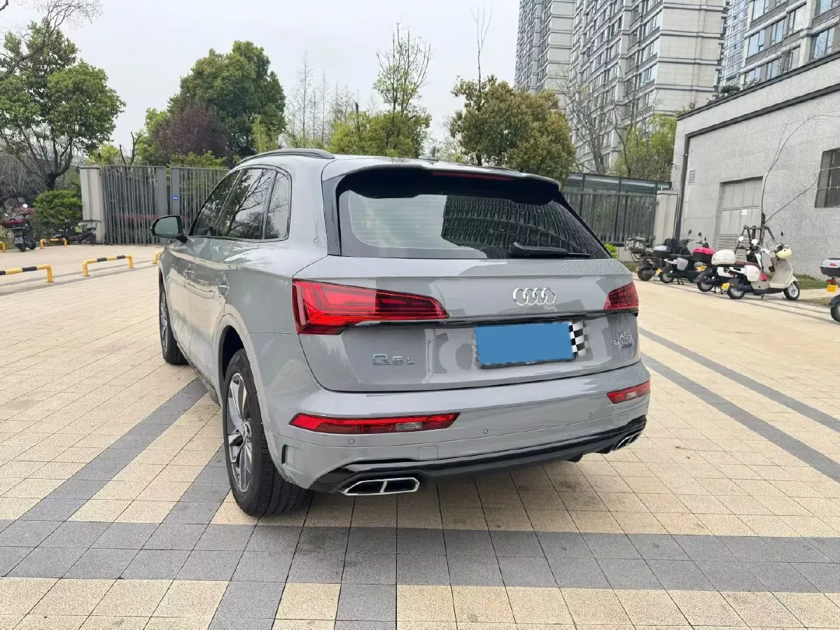 2025 Audi Q5L 2.0T 190HP L4 7DCT,autocango,china used car exporter,china ev exporter,chinese used car exporter,chinese used ev exporter