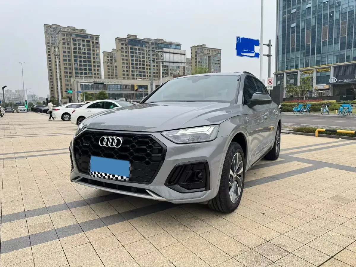 2025 Audi Q5L 2.0T 190HP L4 7DCT,autocango,china used car exporter,china ev exporter,chinese used car exporter,chinese used ev exporter