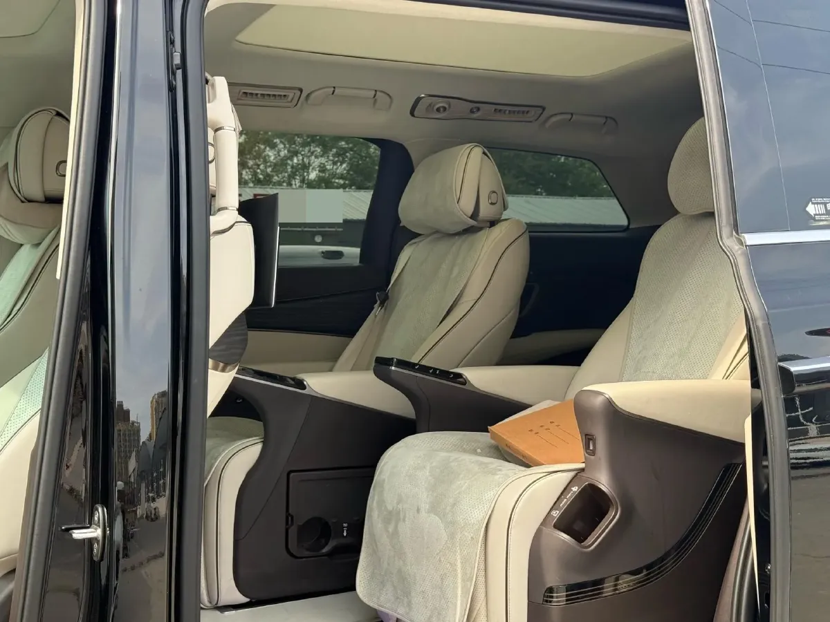 2024 Denza D9 1.5T 139HP L4 E-CVT PHEV 40KWH,autocango,china used car exporter,china ev exporter,chinese used car exporter,chinese used ev exporter