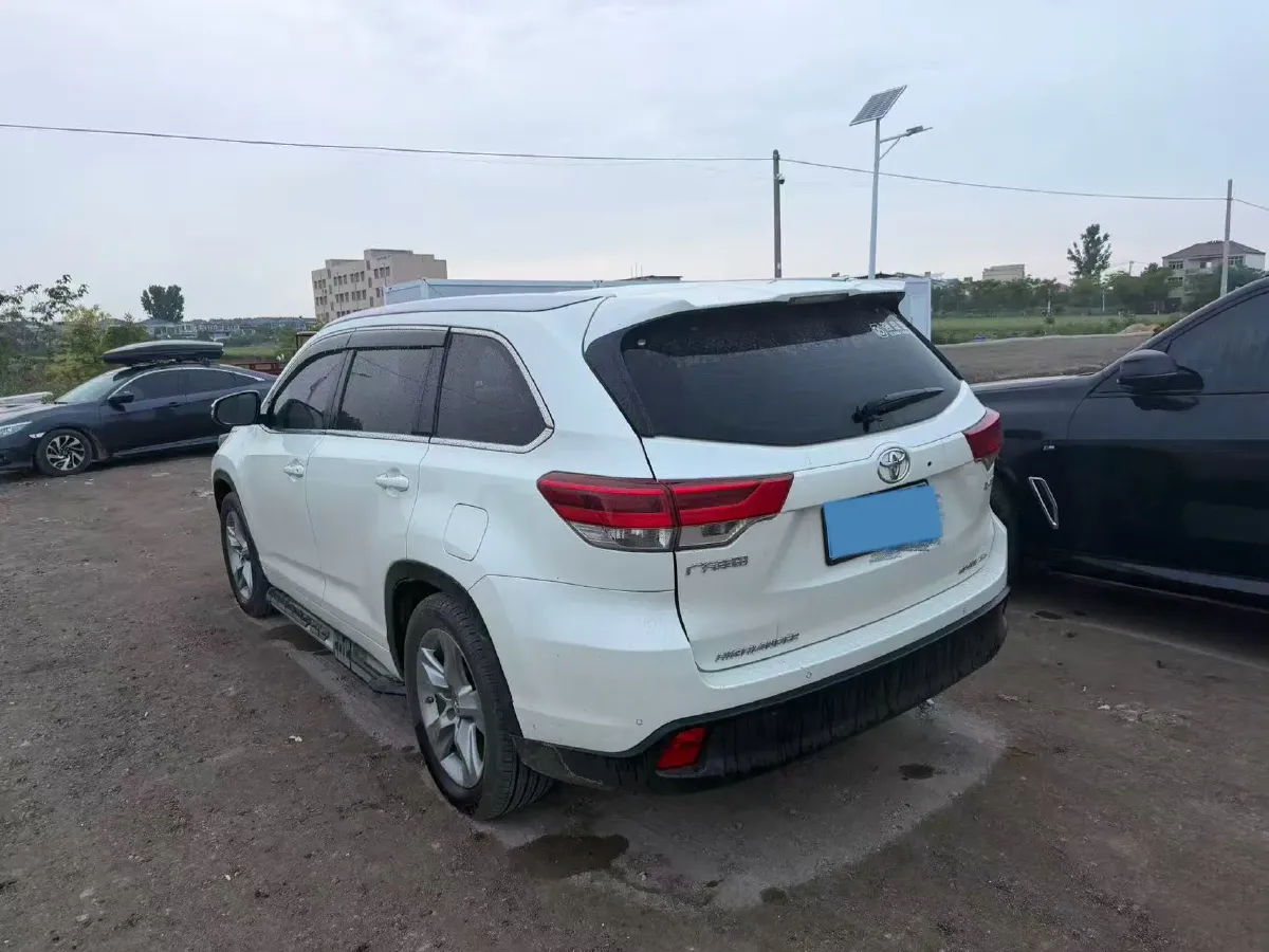 2018 Jeep Grand Commander 2.0T 265HP L4 9AT,autocango,china used car exporter,china ev exporter,chinese used car exporter,chinese used ev exporter