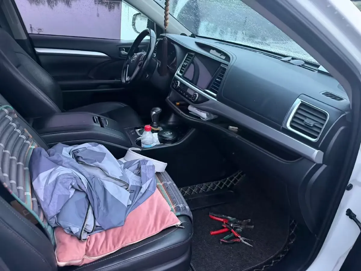 2018 Jeep Grand Commander 2.0T 265HP L4 9AT,autocango,china used car exporter,china ev exporter,chinese used car exporter,chinese used ev exporter