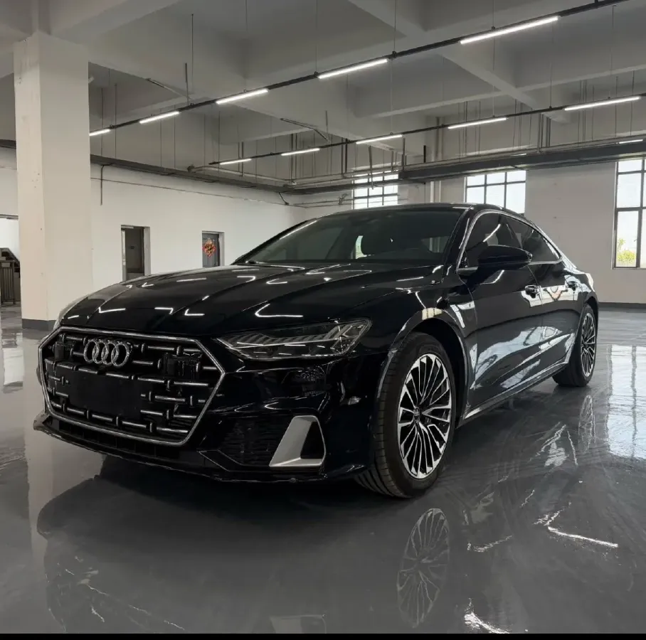 2024 Audi A7L 2.0T 245HP L4 7DCT,autocango,china used car exporter,china ev exporter,chinese used car exporter,chinese used ev exporter