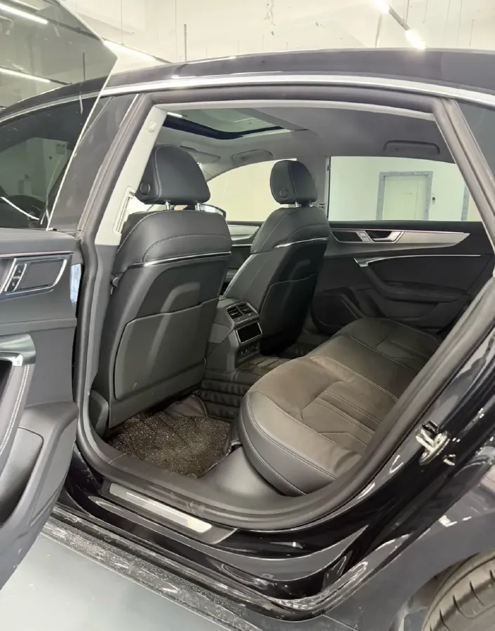 2024 Audi A7L 2.0T 245HP L4 7DCT,autocango,china used car exporter,china ev exporter,chinese used car exporter,chinese used ev exporter