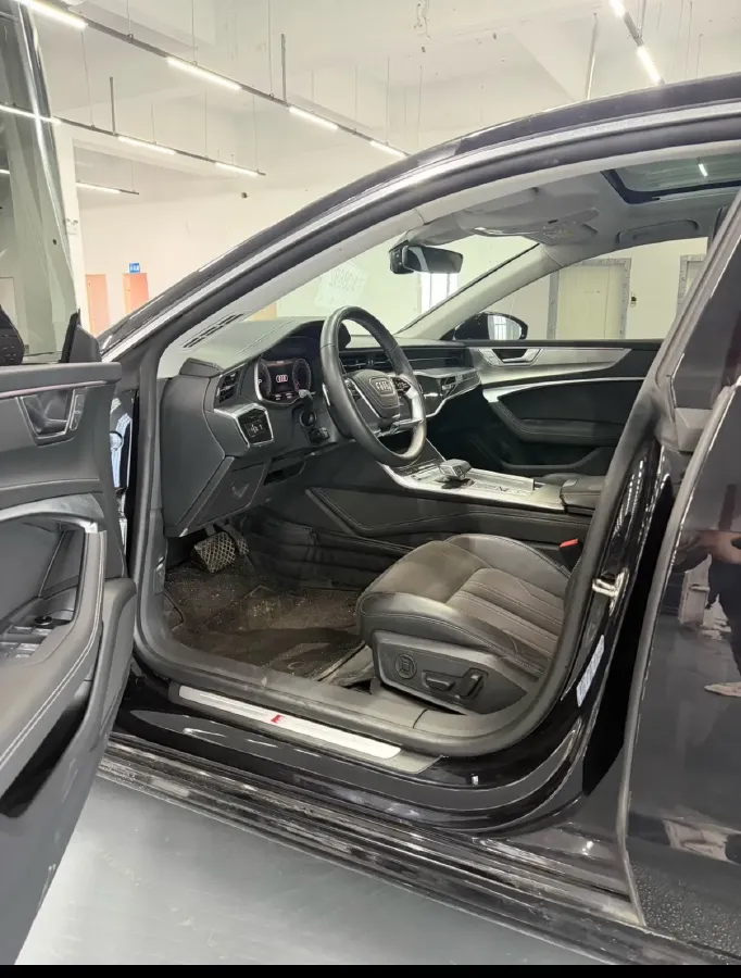 2024 Audi A7L 2.0T 245HP L4 7DCT,autocango,china used car exporter,china ev exporter,chinese used car exporter,chinese used ev exporter