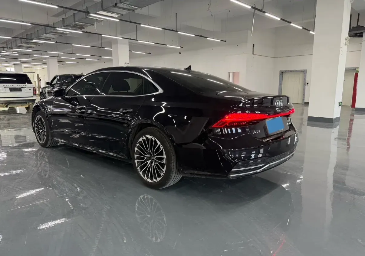 2024 Audi A7L 2.0T 245HP L4 7DCT,autocango,china used car exporter,china ev exporter,chinese used car exporter,chinese used ev exporter