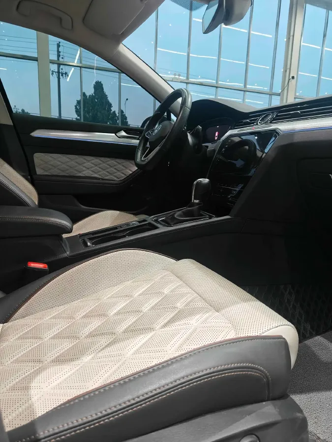 2023 Volkswagen Magotan 2.0T 186HP L4 7DCT,autocango,china used car exporter,china ev exporter,chinese used car exporter,chinese used ev exporter