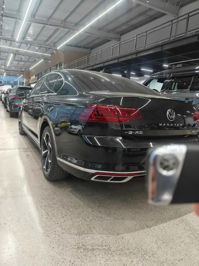 2023 Volkswagen Magotan 2.0T 186HP L4 7DCT,autocango,china used car exporter,china ev exporter,chinese used car exporter,chinese used ev exporter
