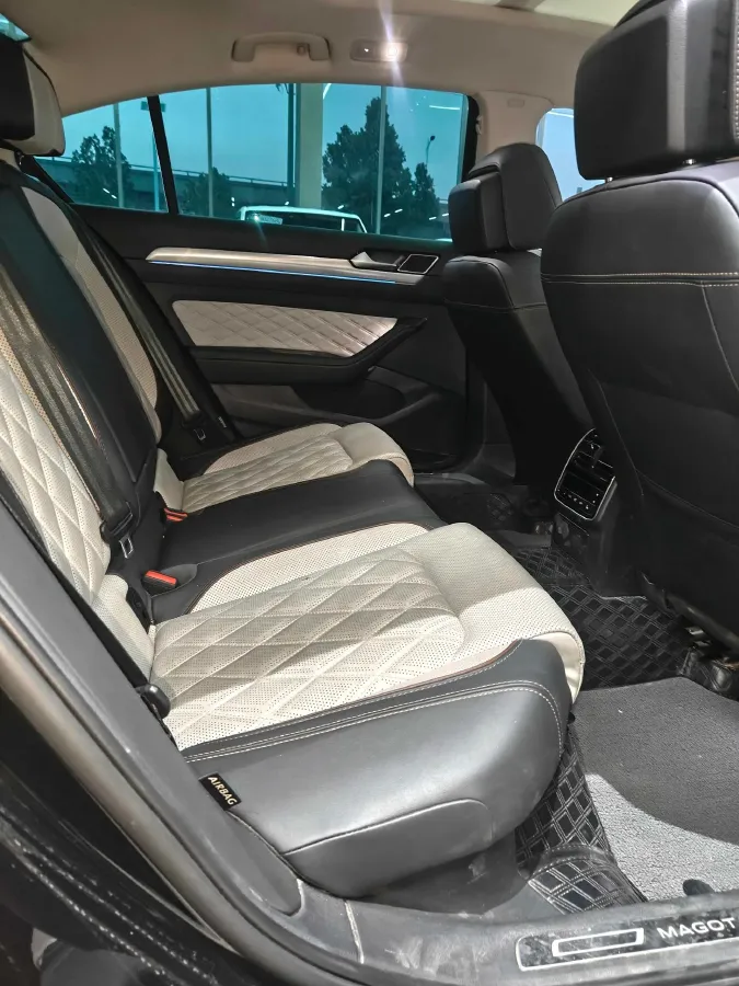 2023 Volkswagen Magotan 2.0T 186HP L4 7DCT,autocango,china used car exporter,china ev exporter,chinese used car exporter,chinese used ev exporter