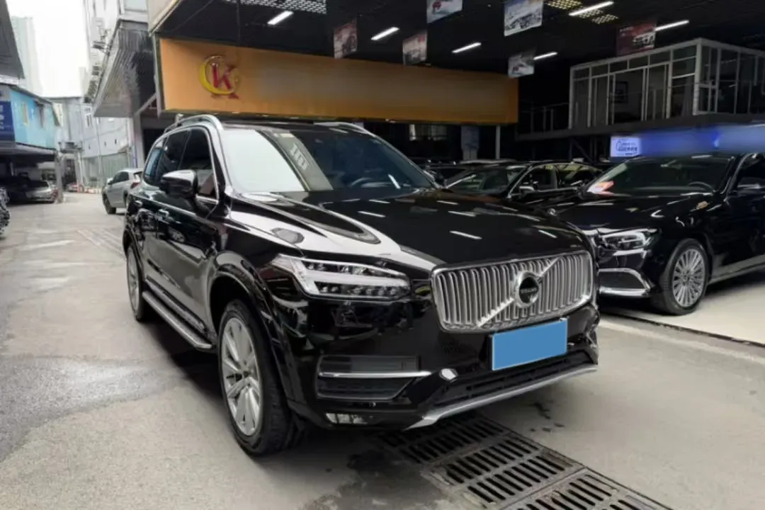 2018 Volvo XC90 2.0T 320HP L4 8AT,autocango,china used car exporter,china ev exporter,chinese used car exporter,chinese used ev exporter