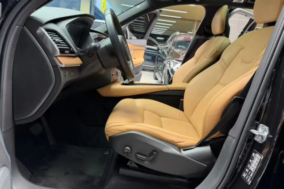 2018 Volvo XC90 2.0T 320HP L4 8AT,autocango,china used car exporter,china ev exporter,chinese used car exporter,chinese used ev exporter