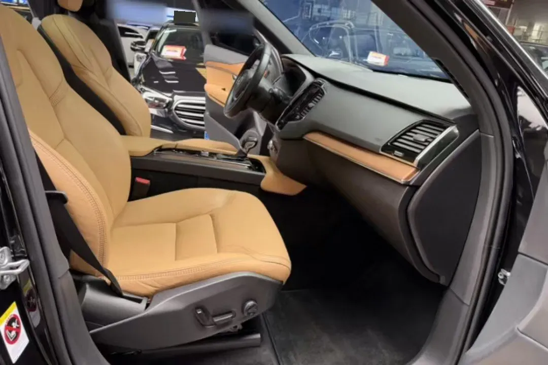 2018 Volvo XC90 2.0T 320HP L4 8AT,autocango,china used car exporter,china ev exporter,chinese used car exporter,chinese used ev exporter