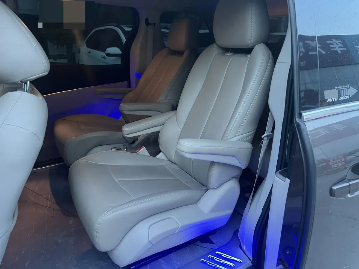 2022 Buick GL8 2.0T 237HP L4 9AT,autocango,china used car exporter,china ev exporter,chinese used car exporter,chinese used ev exporter