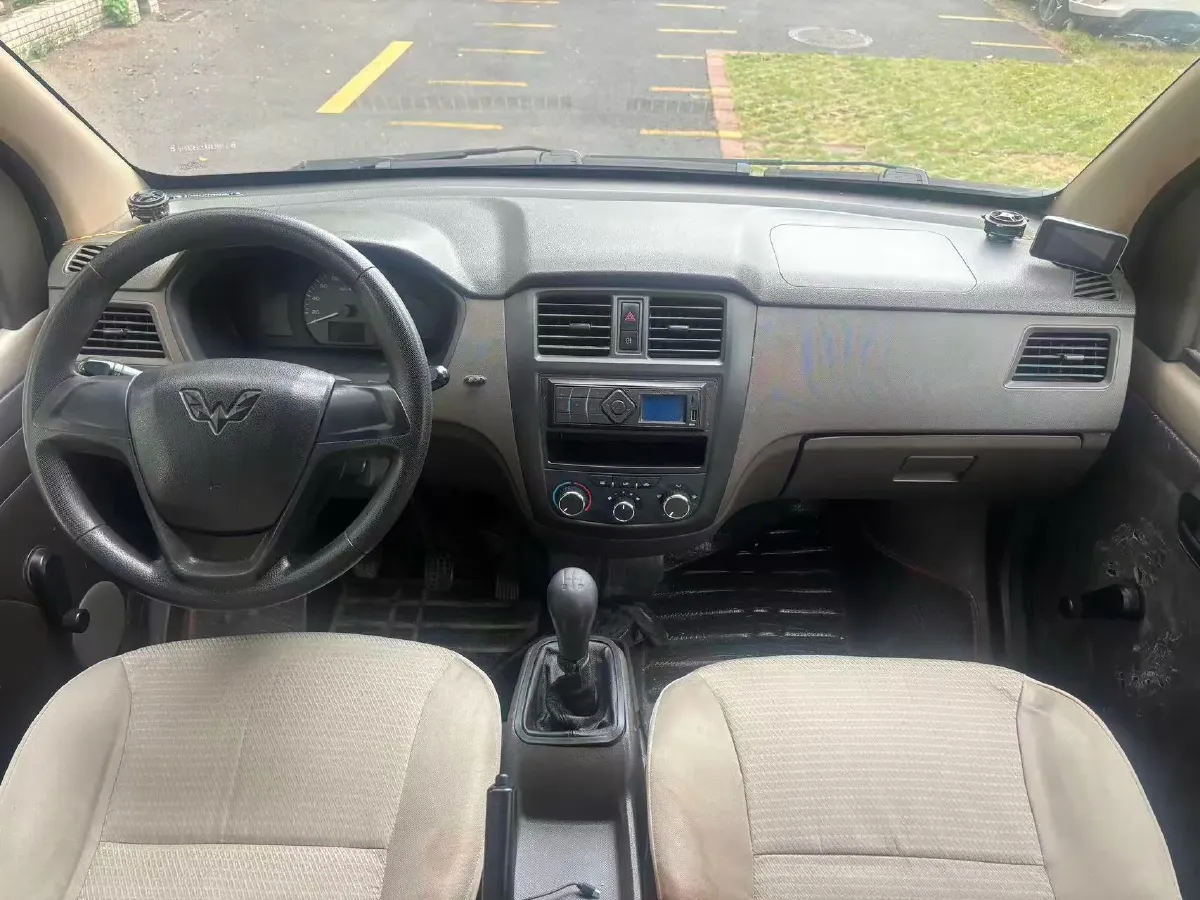 2014 WuLing RongGuang 1.5L 107HP L4 5MT,autocango,china used car exporter,china ev exporter,chinese used car exporter,chinese used ev exporter