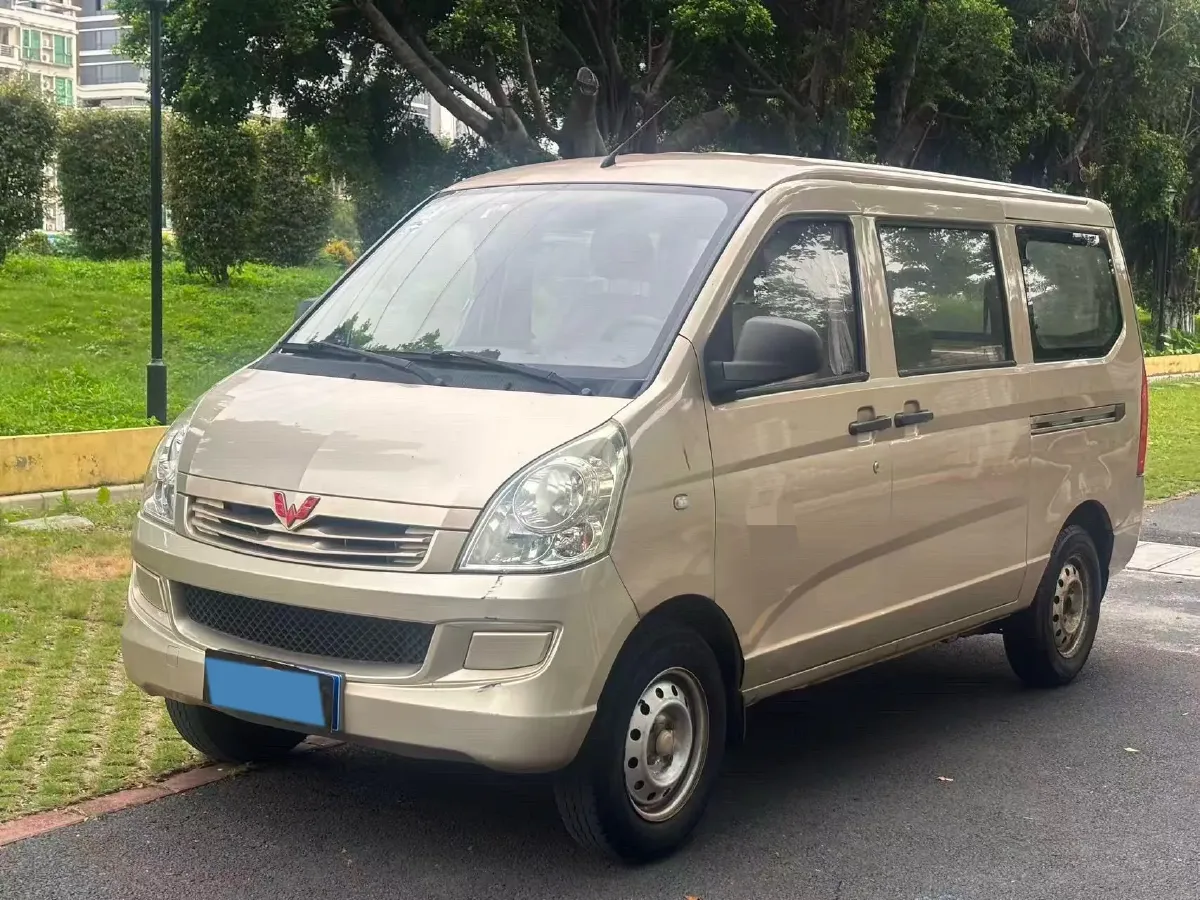 2014 WuLing RongGuang 1.5L 107HP L4 5MT,autocango,china used car exporter,china ev exporter,chinese used car exporter,chinese used ev exporter