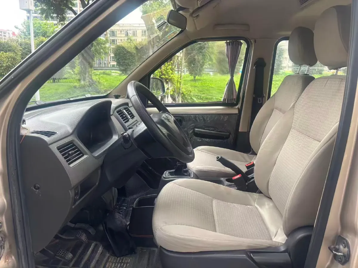 2014 WuLing RongGuang 1.5L 107HP L4 5MT,autocango,china used car exporter,china ev exporter,chinese used car exporter,chinese used ev exporter