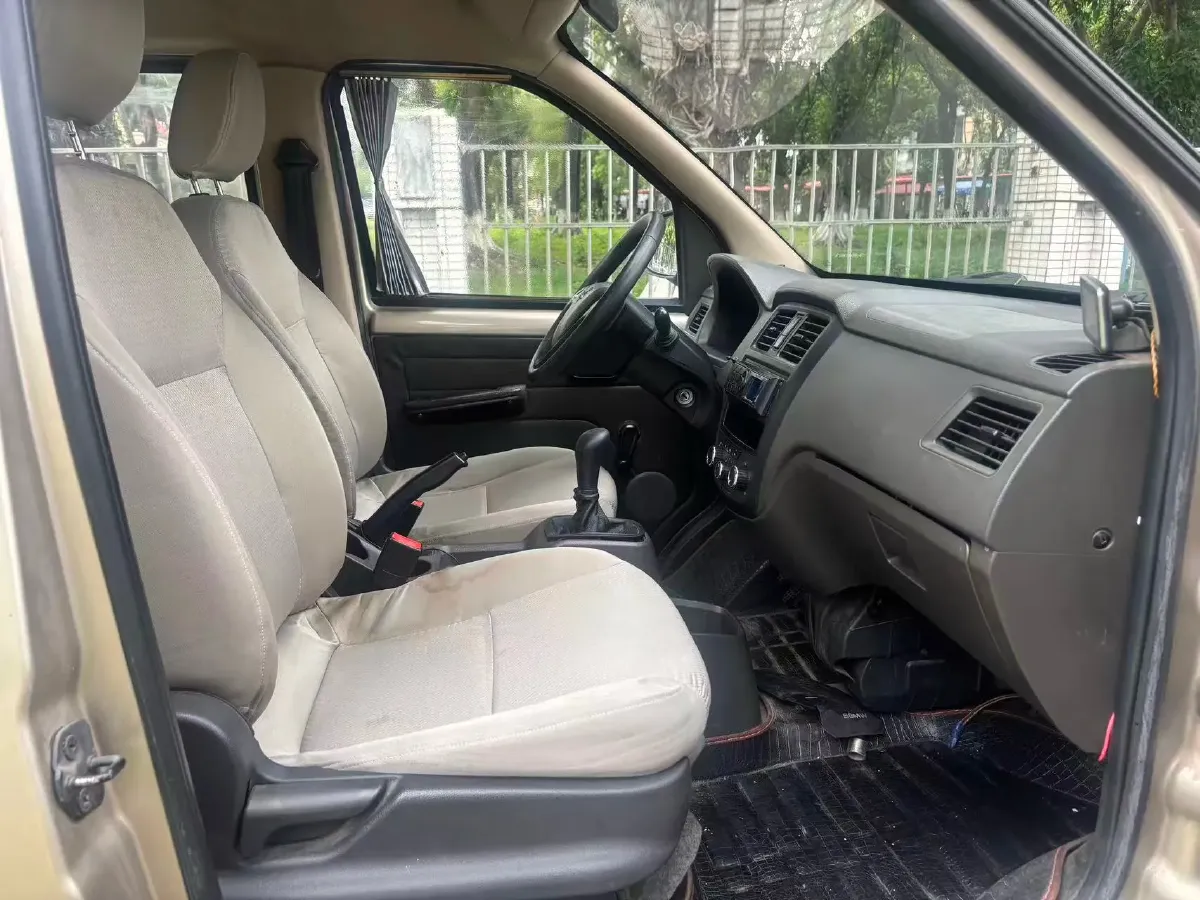 2014 WuLing RongGuang 1.5L 107HP L4 5MT,autocango,china used car exporter,china ev exporter,chinese used car exporter,chinese used ev exporter