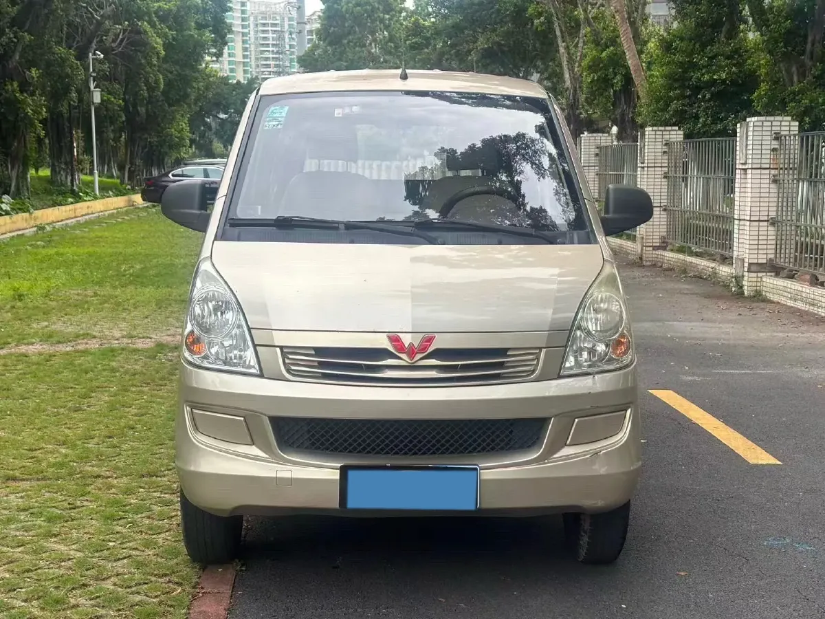 2014 WuLing RongGuang 1.5L 107HP L4 5MT,autocango,china used car exporter,china ev exporter,chinese used car exporter,chinese used ev exporter