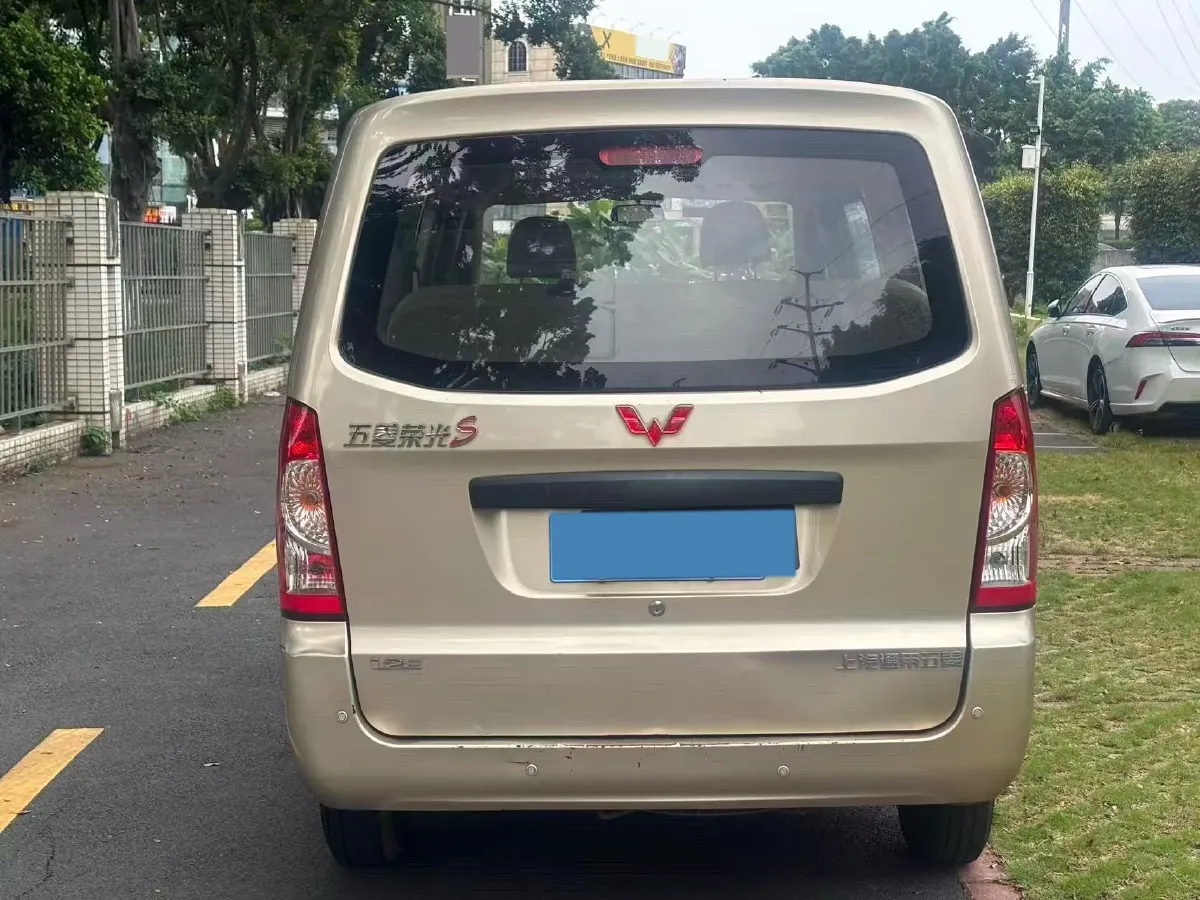 2014 WuLing RongGuang 1.5L 107HP L4 5MT,autocango,china used car exporter,china ev exporter,chinese used car exporter,chinese used ev exporter