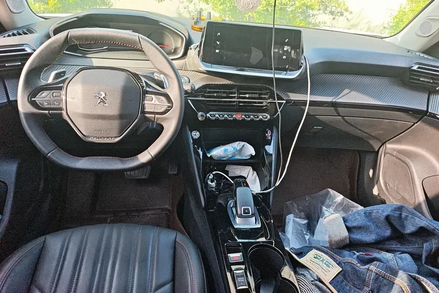 2022 Peugeot 2008 1.2T 136HP L3 6DCT,autocango,china used car exporter,china ev exporter,chinese used car exporter,chinese used ev exporter