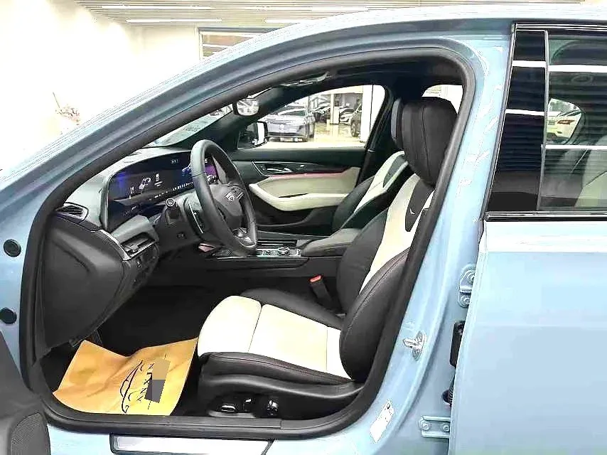 2025 Cadillac CT5 2.0T 237HP L4 10AT,autocango,china used car exporter,china ev exporter,chinese used car exporter,chinese used ev exporter