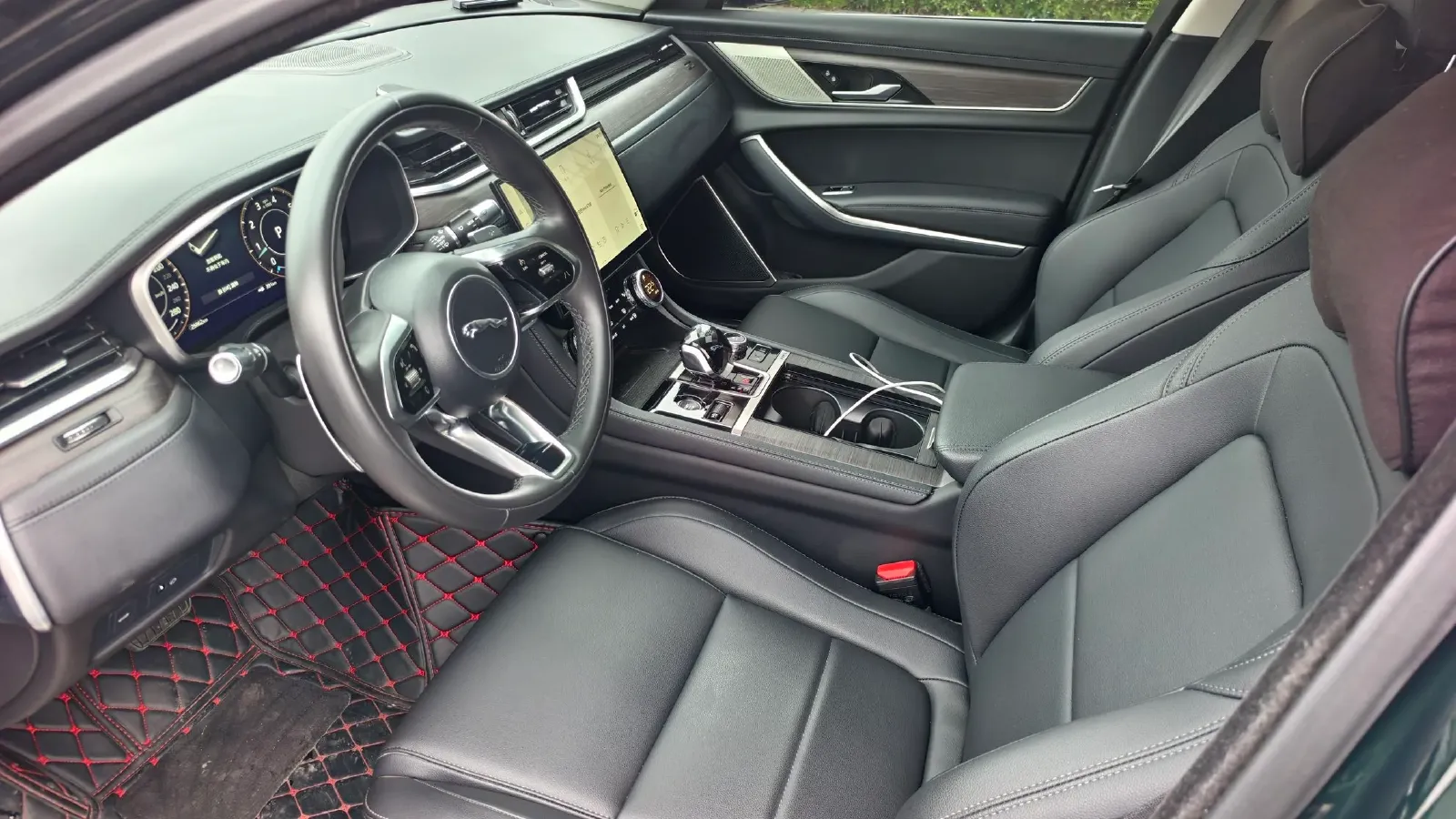 2023 Jaguar XFL 2.0T 200HP L4 8AT,autocango,china used car exporter,china ev exporter,chinese used car exporter,chinese used ev exporter