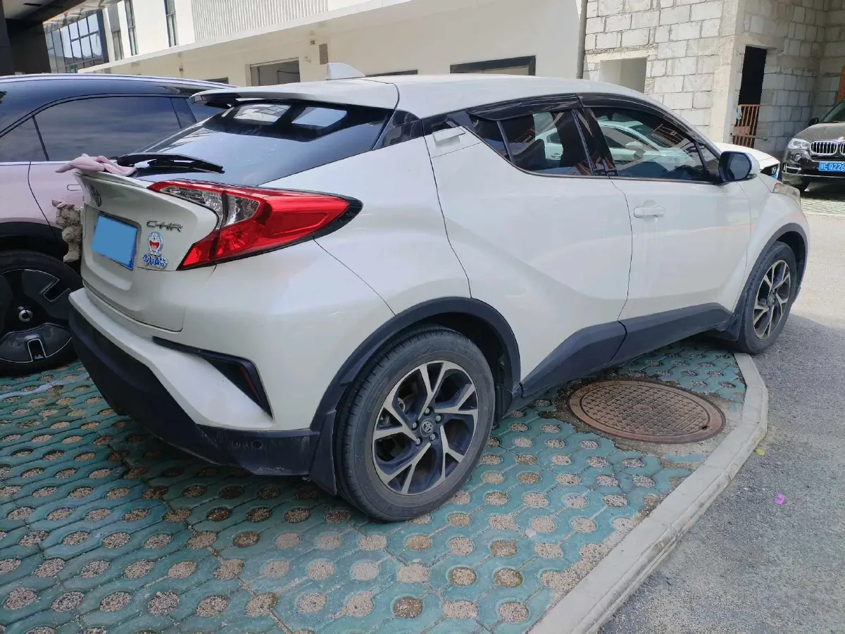 2020 Toyota C-HR 2.0L 171HP L4 CVT,autocango,china used car exporter,china ev exporter,chinese used car exporter,chinese used ev exporter