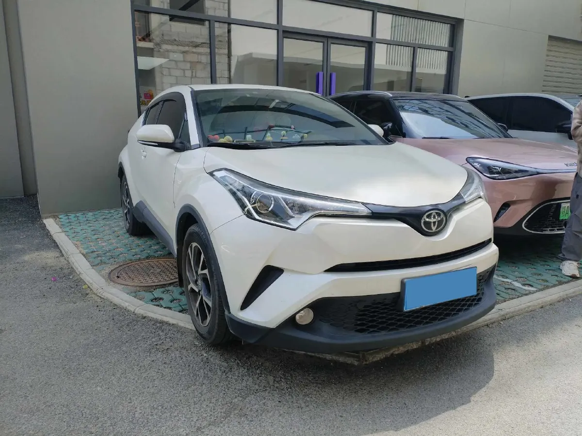 2020 Toyota C-HR 2.0L 171HP L4 CVT,autocango,china used car exporter,china ev exporter,chinese used car exporter,chinese used ev exporter