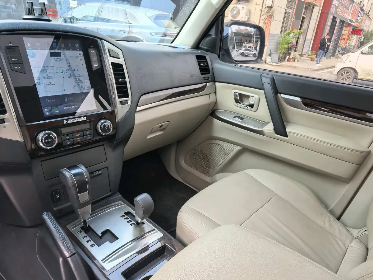2018 Mitsubishi Pajero 3.0L 174HP V6 5AT,autocango,china used car exporter,china ev exporter,chinese used car exporter,chinese used ev exporter