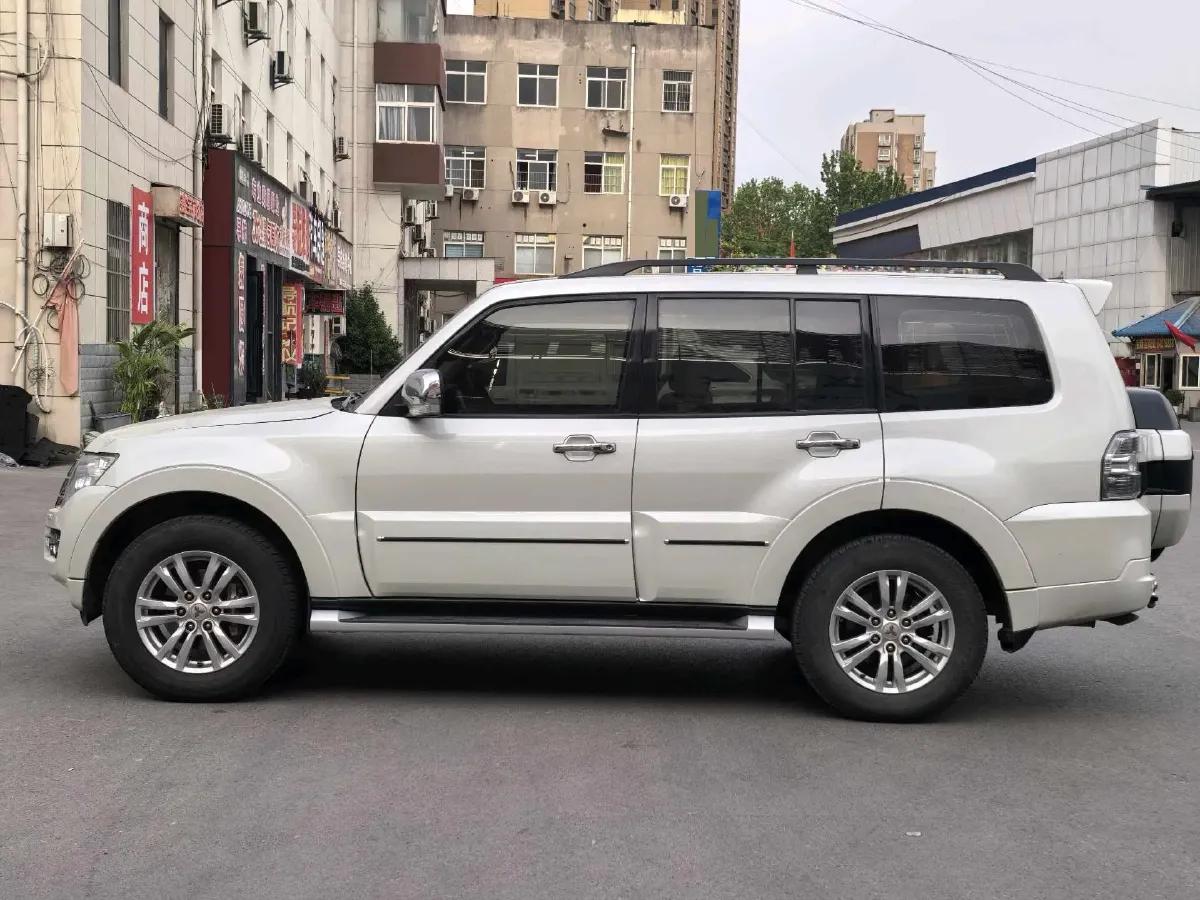 2018 Mitsubishi Pajero 3.0L 174HP V6 5AT,autocango,china used car exporter,china ev exporter,chinese used car exporter,chinese used ev exporter