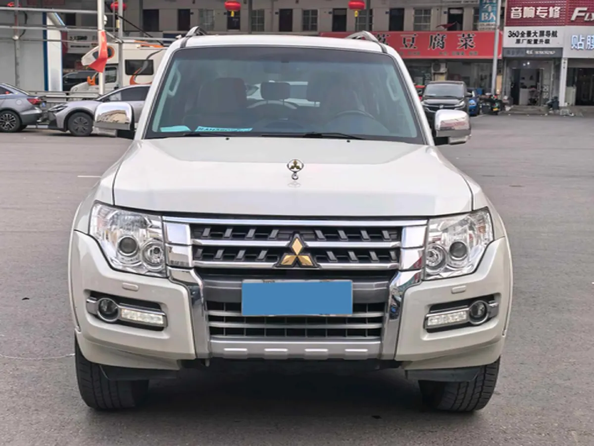 2018 Mitsubishi Pajero 3.0L 174HP V6 5AT,autocango,china used car exporter,china ev exporter,chinese used car exporter,chinese used ev exporter