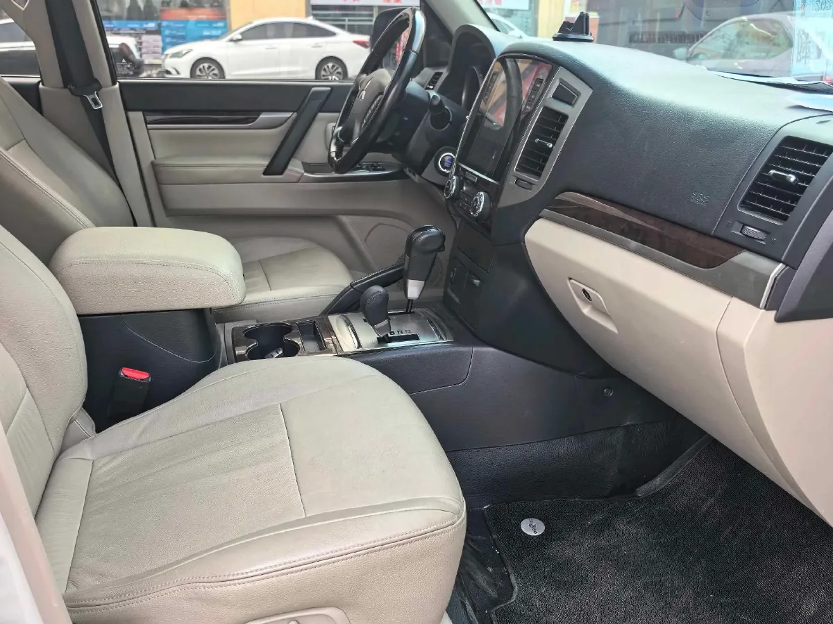 2018 Mitsubishi Pajero 3.0L 174HP V6 5AT,autocango,china used car exporter,china ev exporter,chinese used car exporter,chinese used ev exporter