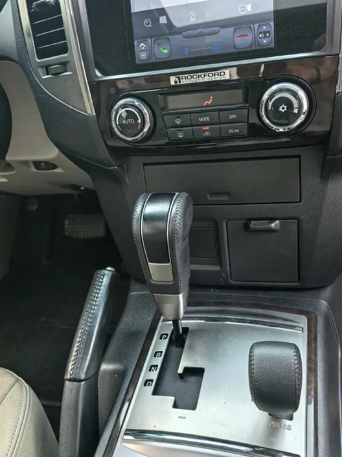 2018 Mitsubishi Pajero 3.0L 174HP V6 5AT,autocango,china used car exporter,china ev exporter,chinese used car exporter,chinese used ev exporter