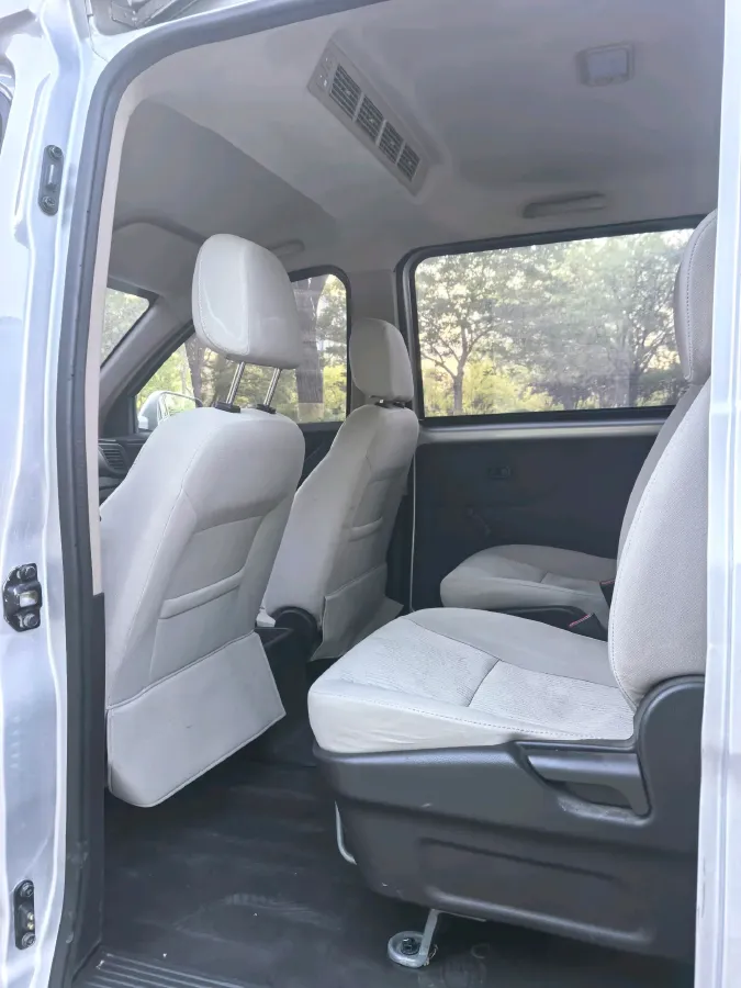 2019 WuLing HongGuang V 1.5L 105HP L4 5MT,autocango,china used car exporter,china ev exporter,chinese used car exporter,chinese used ev exporter