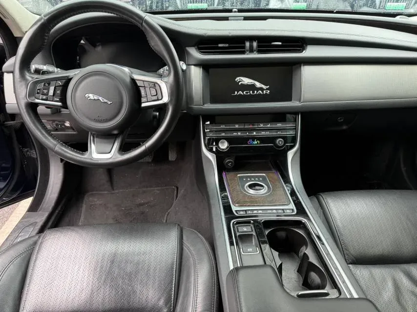 2020 Jaguar XFL 2.0T 250HP L4 8AT,autocango,china used car exporter,china ev exporter,chinese used car exporter,chinese used ev exporter